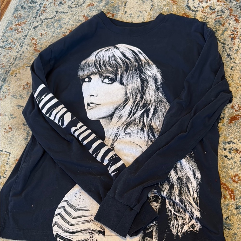 TAYLOR SWIFT ERAS TOUR LONG SLEEVE T-SHIRT *concert exclusive*